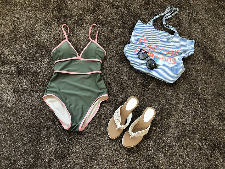 <b><p>Color line piece swimsuit Resnt Look sm Sple</p></b><b><p>配色 ライン ワンピース 水着 弾力性のある 薄い見える シンプルなパターン ユニーク</p></b><br /><br /><p align='center'>