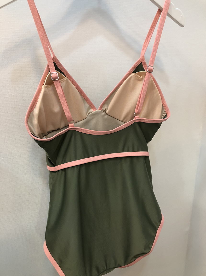 <b><p>Color line piece swimsuit Resnt Look sm Sple</p></b><b><p>配色 ライン ワンピース 水着 弾力性のある 薄い見える シンプルなパターン ユニーク</p></b><br /><br /><p align='center'>