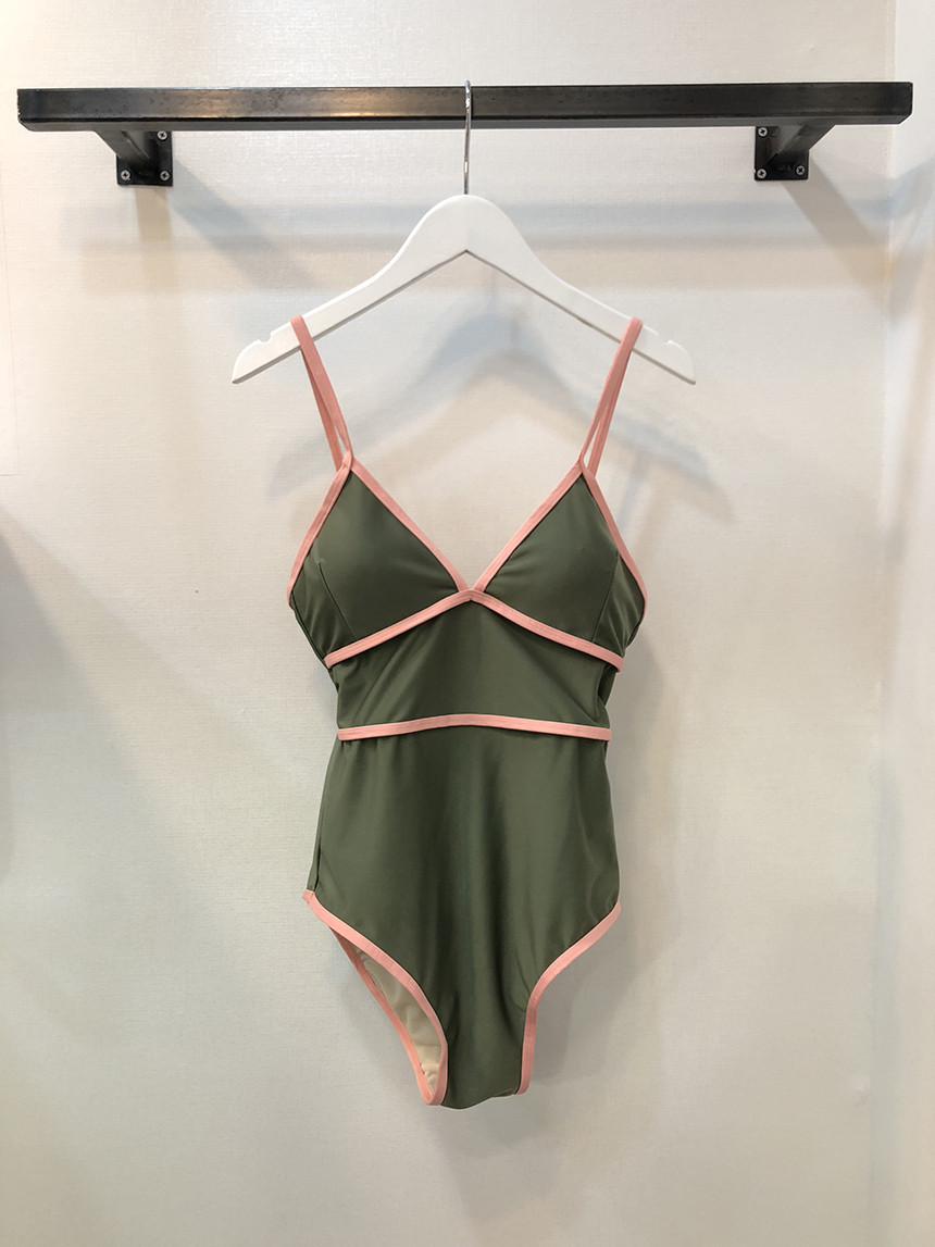<b><p>Color line piece swimsuit Resnt Look sm Sple</p></b><b><p>配色 ライン ワンピース 水着 弾力性のある 薄い見える シンプルなパターン ユニーク</p></b><br /><br /><p align='center'>