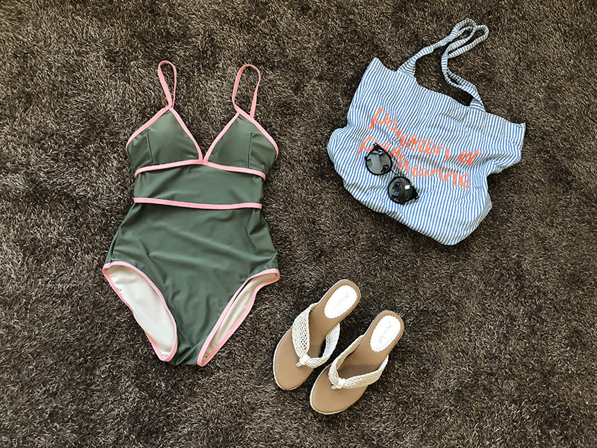 <b><p>Color line piece swimsuit Resnt Look sm Sple</p></b><b><p>配色 ライン ワンピース 水着 弾力性のある 薄い見える シンプルなパターン ユニーク</p></b><br /><br /><p align='center'>