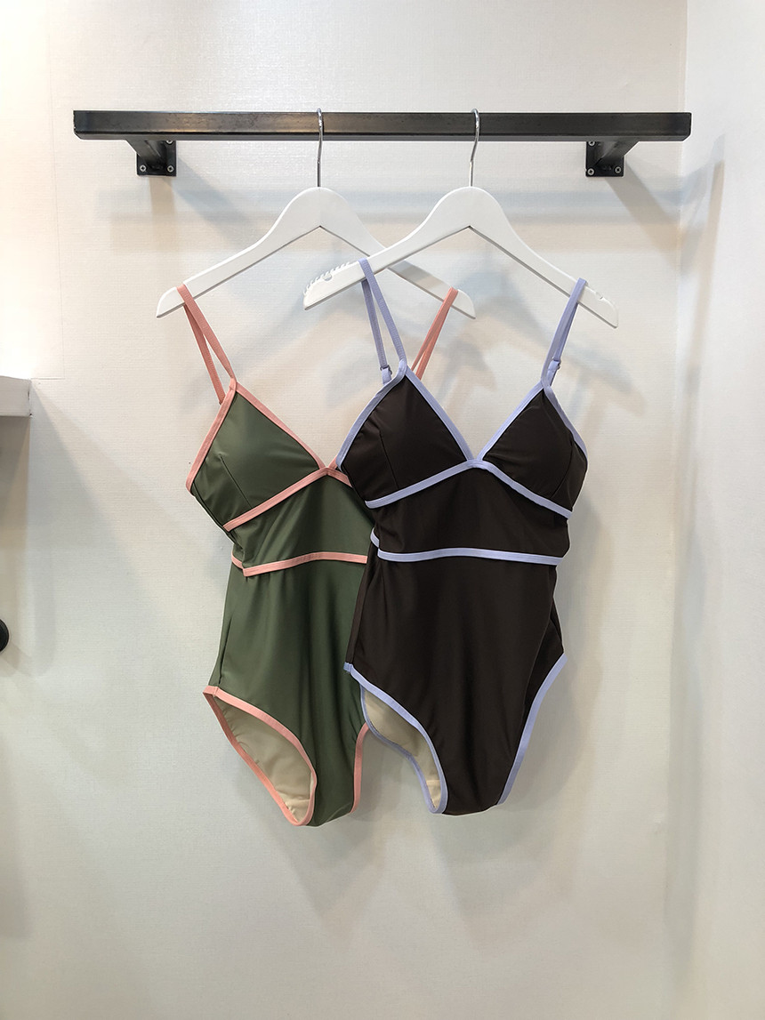 <b><p>Color line piece swimsuit Resnt Look sm Sple</p></b><b><p>配色 ライン ワンピース 水着 弾力性のある 薄い見える シンプルなパターン ユニーク</p></b><br /><br /><p align='center'>