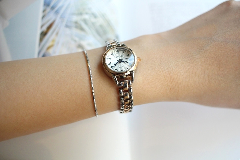 <b><p>daily round tal Woman watch 3color feme Gift</p></b><b><p>デイリー ラウンド メタル 女性 腕時計 3色 ギフト シルバー コンビ ファッション</p></b><br /><br /><p align='center'>