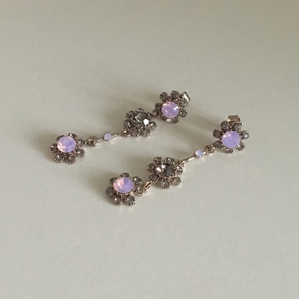 <b><p>Possible eaves door flower Antique Drop Earrings</p></b><b><p>グィチ可能 ドア フラワー アンティーク ドロップイヤリング 2 色 派手な 結婚式</p></b><br /><br /><p align='center'>