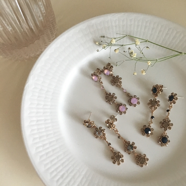 <b><p>Possible eaves door flower Antique Drop Earrings</p></b><b><p>グィチ可能 ドア フラワー アンティーク ドロップイヤリング 2 色 派手な 結婚式</p></b><br /><br /><p align='center'>