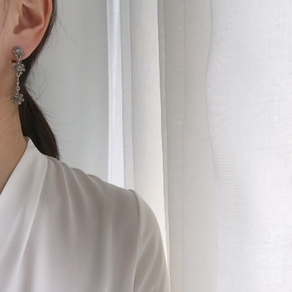 <b><p>Possible eaves door flower Antique Drop Earrings</p></b><b><p>グィチ可能 ドア フラワー アンティーク ドロップイヤリング 2 色 派手な 結婚式</p></b><br /><br /><p align='center'>