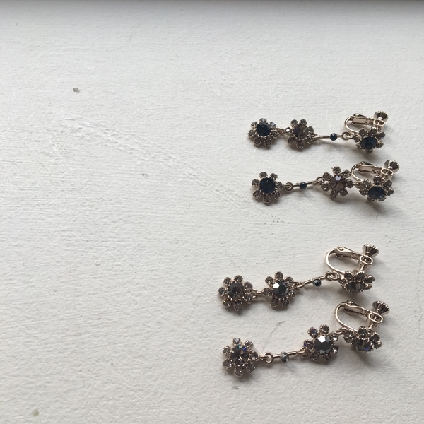 <b><p>Possible eaves door flower Antique Drop Earrings</p></b><b><p>グィチ可能 ドア フラワー アンティーク ドロップイヤリング 2 色 派手な 結婚式</p></b><br /><br /><p align='center'>