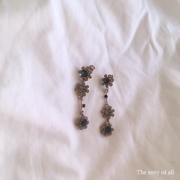 <b><p>Possible eaves door flower Antique Drop Earrings</p></b><b><p>グィチ可能 ドア フラワー アンティーク ドロップイヤリング 2 色 派手な 結婚式</p></b><br /><br /><p align='center'>