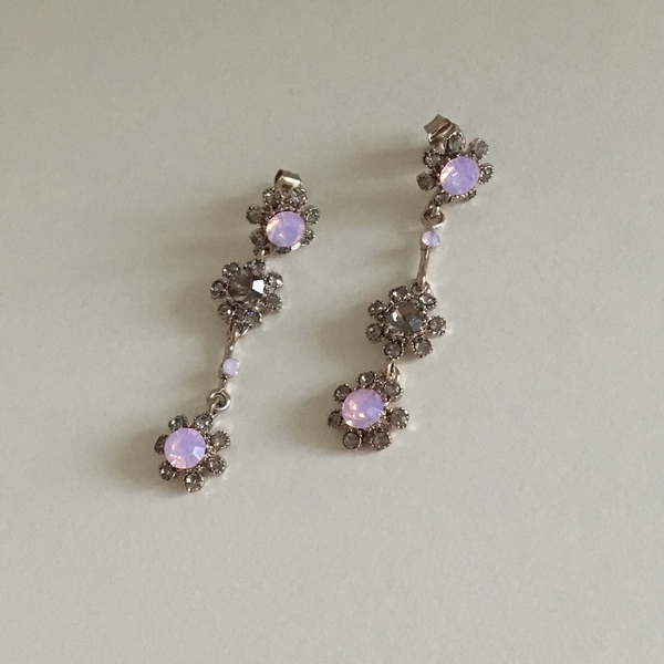 <b><p>Possible eaves door flower Antique Drop Earrings</p></b><b><p>グィチ可能 ドア フラワー アンティーク ドロップイヤリング 2 色 派手な 結婚式</p></b><br /><br /><p align='center'>