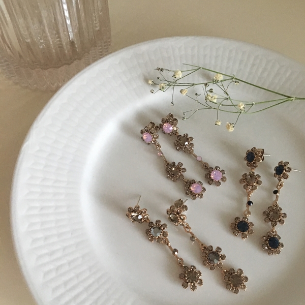 <b><p>Possible eaves door flower Antique Drop Earrings</p></b><b><p>グィチ可能 ドア フラワー アンティーク ドロップイヤリング 2 色 派手な 結婚式</p></b><br /><br /><p align='center'>