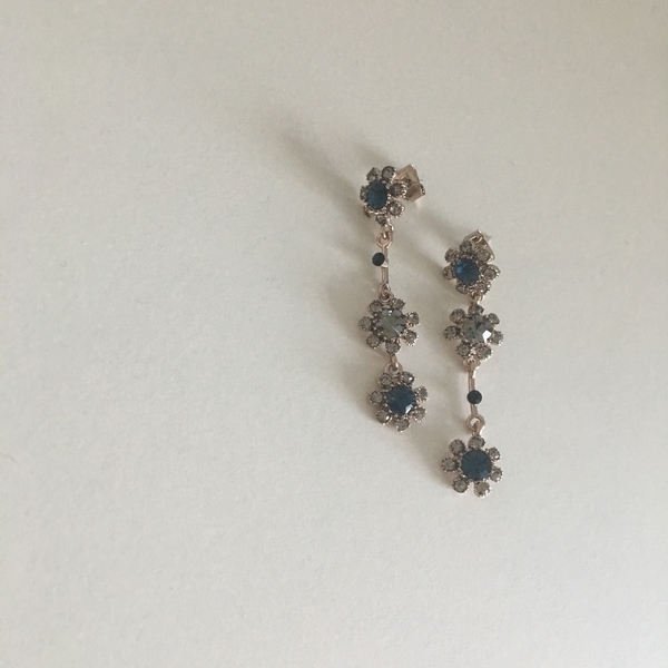 <b><p>Possible eaves door flower Antique Drop Earrings</p></b><b><p>グィチ可能 ドア フラワー アンティーク ドロップイヤリング 2 色 派手な 結婚式</p></b><br /><br /><p align='center'>