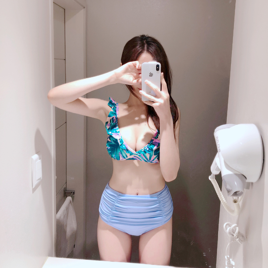 <b><p>Frill High waist bikini Twenties wom Wongp</p></b><b><p>フリル ハイウエスト ビキニ 20代の女性 ワンポン 体型カバー 新婚旅行 シャーリング</p></b><br /><br /><p align='center'>