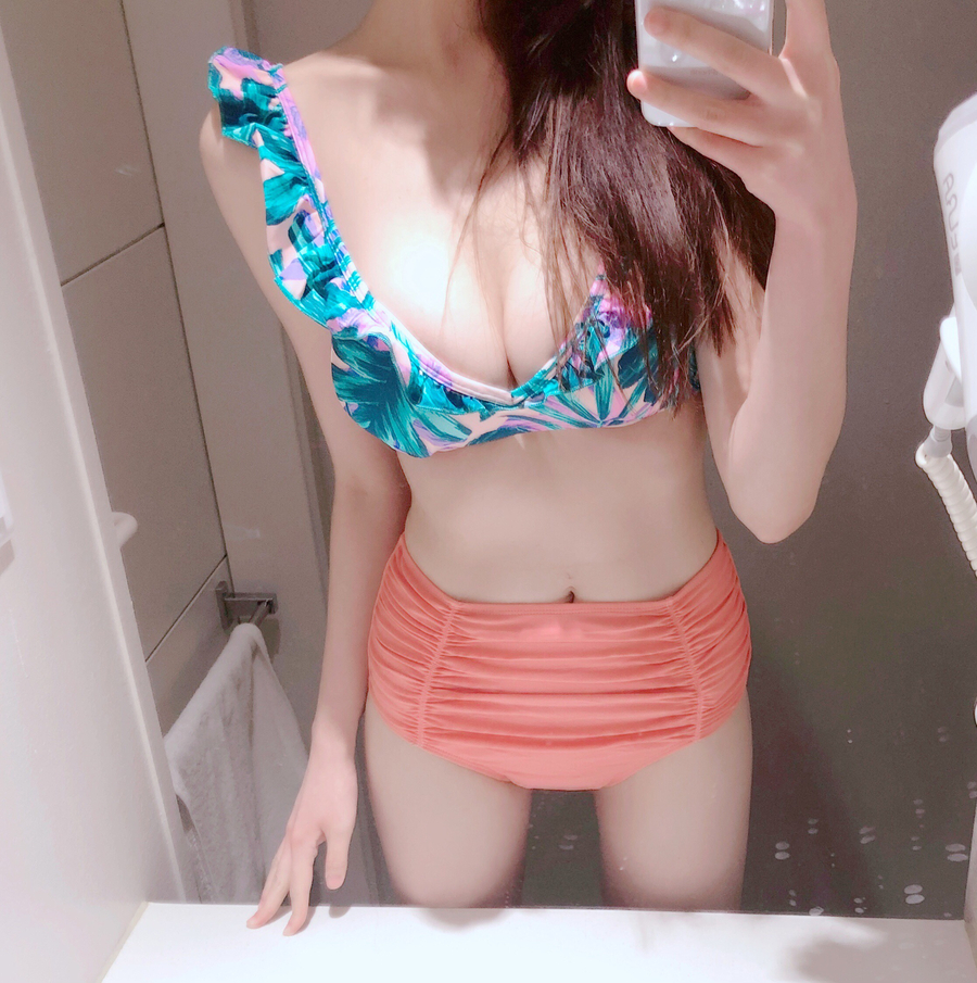 <b><p>Frill High waist bikini Twenties wom Wongp</p></b><b><p>フリル ハイウエスト ビキニ 20代の女性 ワンポン 体型カバー 新婚旅行 シャーリング</p></b><br /><br /><p align='center'>