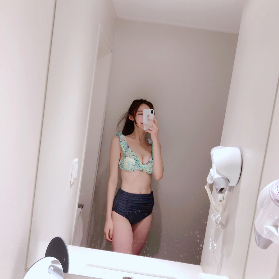 <b><p>Frill High waist bikini Twenties wom Wongp</p></b><b><p>フリル ハイウエスト ビキニ 20代の女性 ワンポン 体型カバー 新婚旅行 シャーリング</p></b><br /><br /><p align='center'>