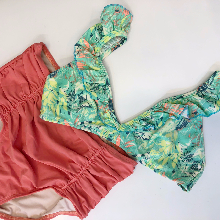 <b><p>Frill High waist bikini Twenties wom Wongp</p></b><b><p>フリル ハイウエスト ビキニ 20代の女性 ワンポン 体型カバー 新婚旅行 シャーリング</p></b><br /><br /><p align='center'>