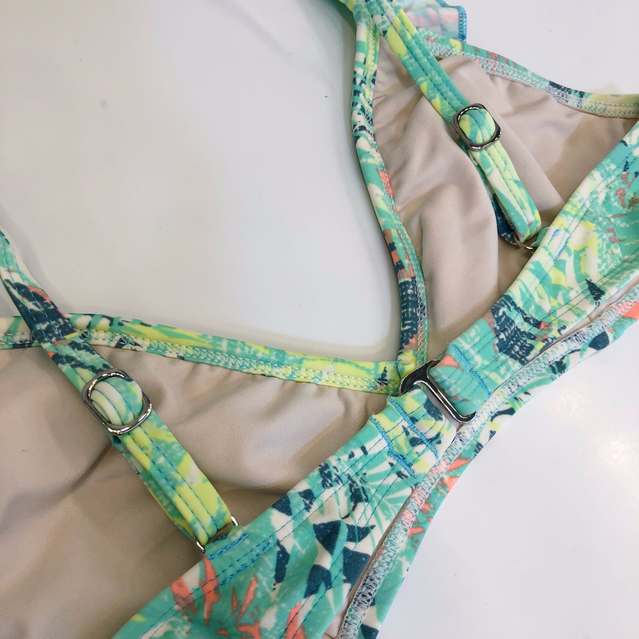 <b><p>Frill High waist bikini Twenties wom Wongp</p></b><b><p>フリル ハイウエスト ビキニ 20代の女性 ワンポン 体型カバー 新婚旅行 シャーリング</p></b><br /><br /><p align='center'>