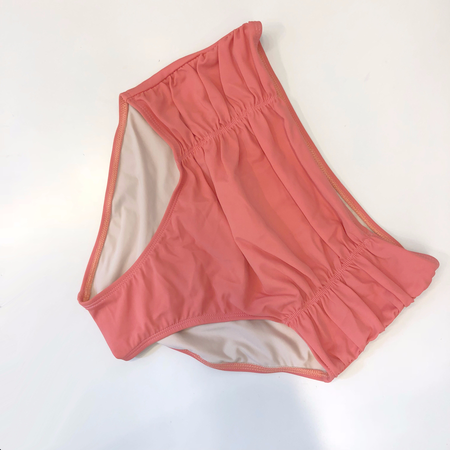 <b><p>Frill High waist bikini Twenties wom Wongp</p></b><b><p>フリル ハイウエスト ビキニ 20代の女性 ワンポン 体型カバー 新婚旅行 シャーリング</p></b><br /><br /><p align='center'>