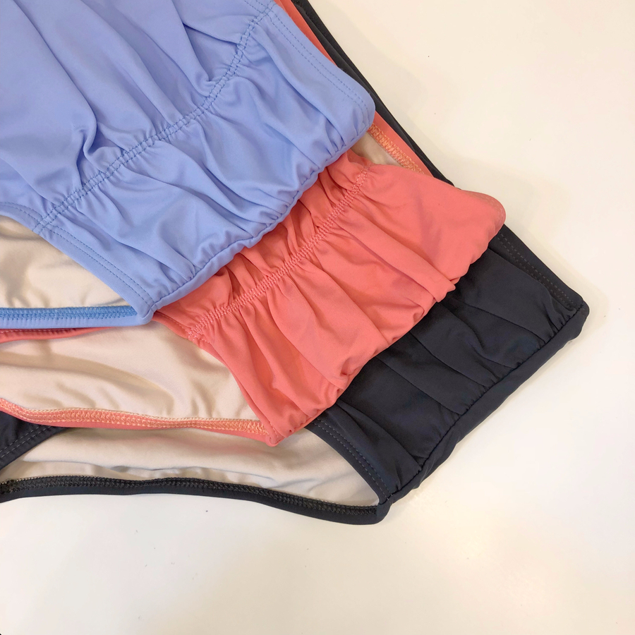 <b><p>Frill High waist bikini Twenties wom Wongp</p></b><b><p>フリル ハイウエスト ビキニ 20代の女性 ワンポン 体型カバー 新婚旅行 シャーリング</p></b><br /><br /><p align='center'>