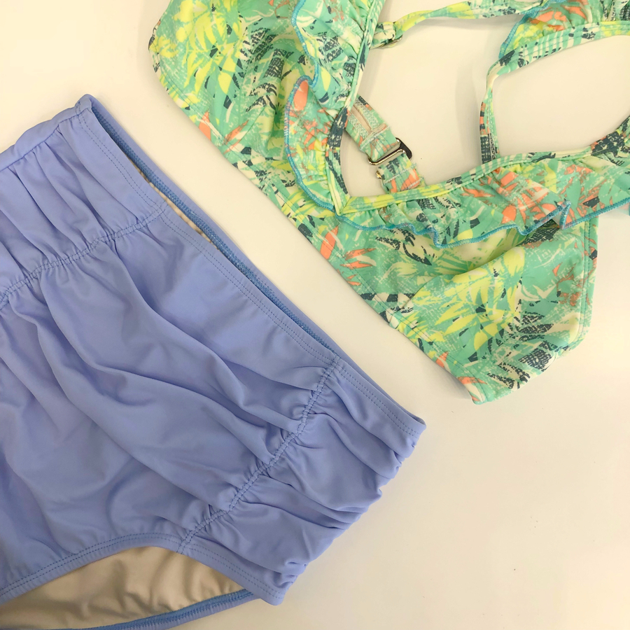 <b><p>Frill High waist bikini Twenties wom Wongp</p></b><b><p>フリル ハイウエスト ビキニ 20代の女性 ワンポン 体型カバー 新婚旅行 シャーリング</p></b><br /><br /><p align='center'>