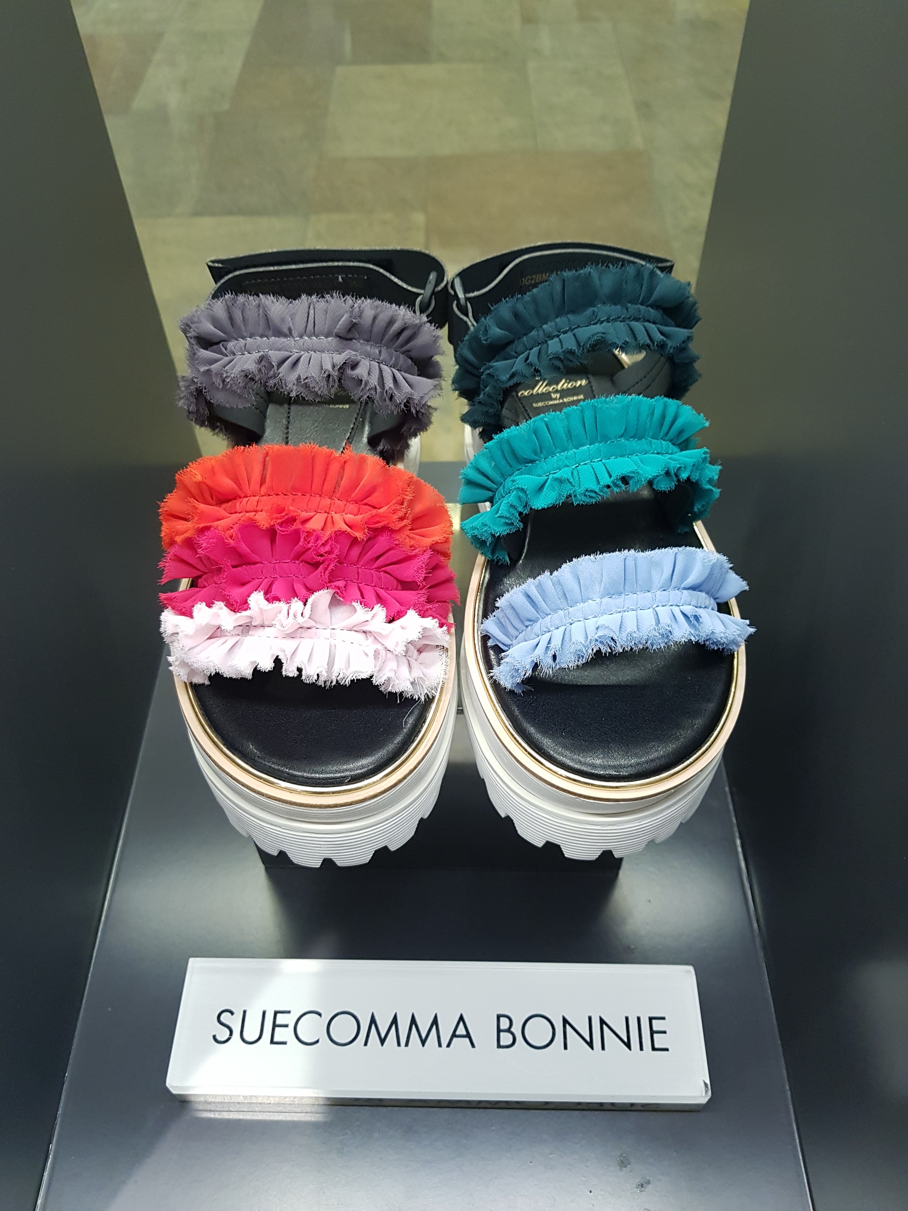 <b><p>Shu Comma Bonnie Can Kg sdal DG2BM17038RED</p></b><b><p>シューコンマみる カンカン2 サンダル DG2BM17038RED かわいい ラブリーな</p></b><br /><br /><p align='center'>