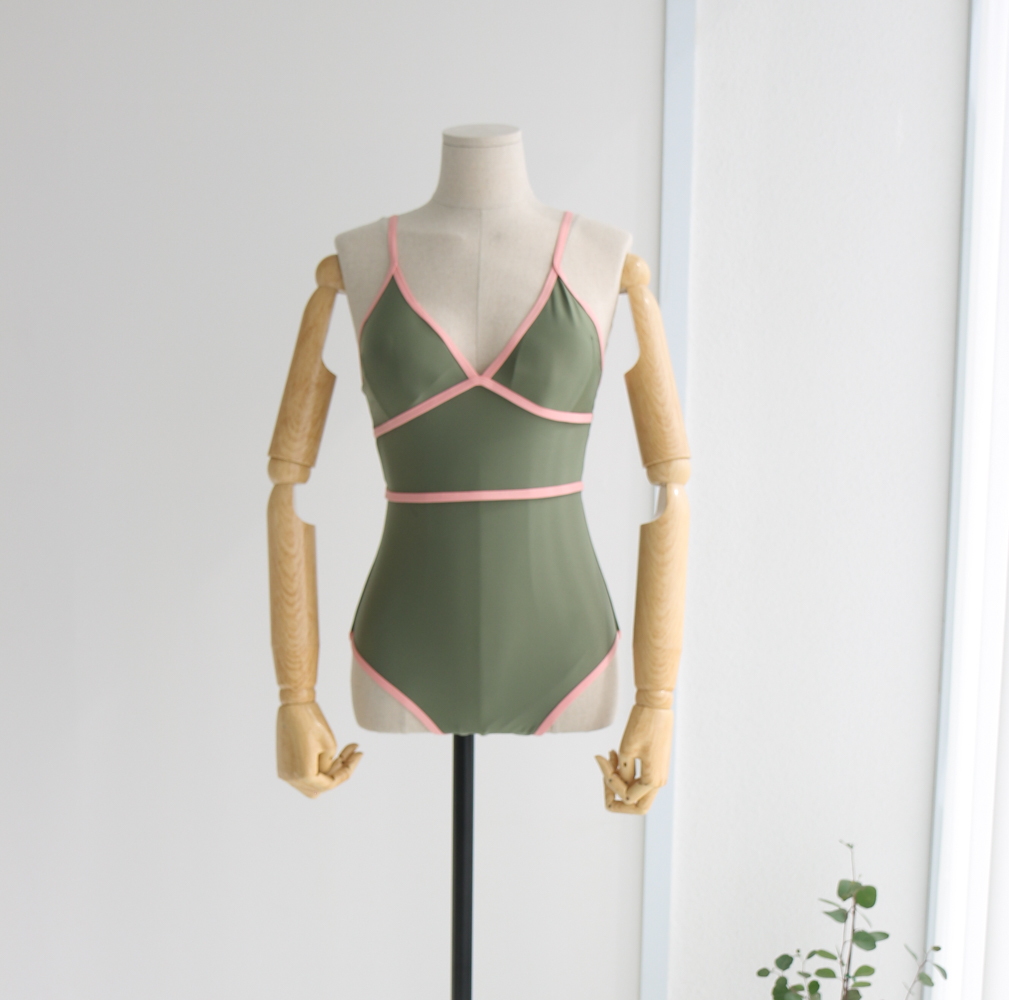 <b><p>Retro line piece swimsuit Monoki Sexy Bee</p></b><b><p>レトロ ライン ワンピース 水着 モノキニ セクシー非 スイムスーツ 豪華な 配色</p></b><br /><br /><p align='center'>