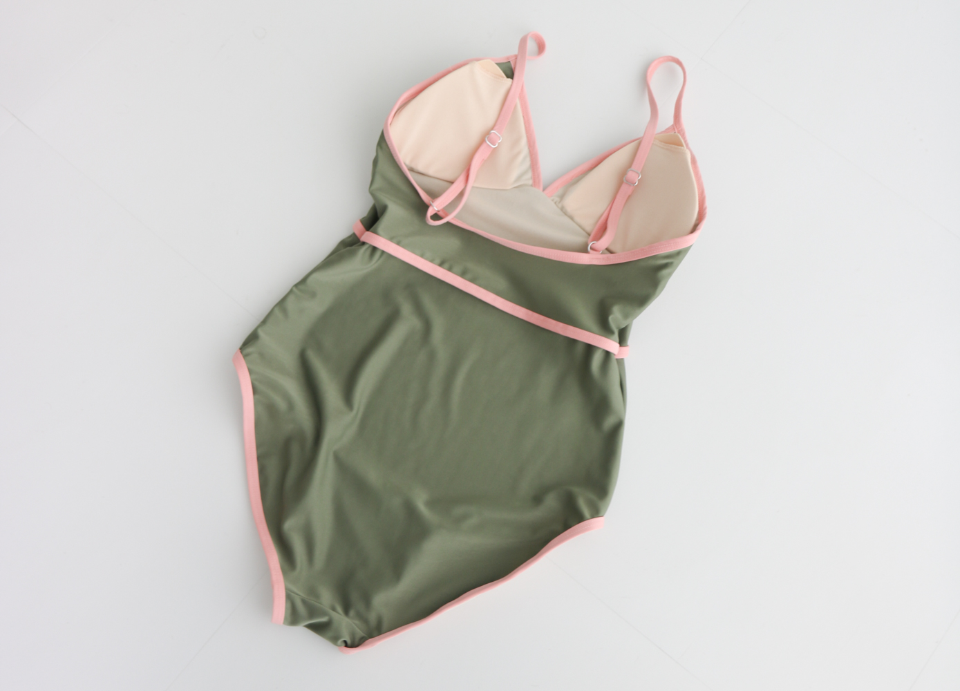 <b><p>Retro line piece swimsuit Monoki Sexy Bee</p></b><b><p>レトロ ライン ワンピース 水着 モノキニ セクシー非 スイムスーツ 豪華な 配色</p></b><br /><br /><p align='center'>