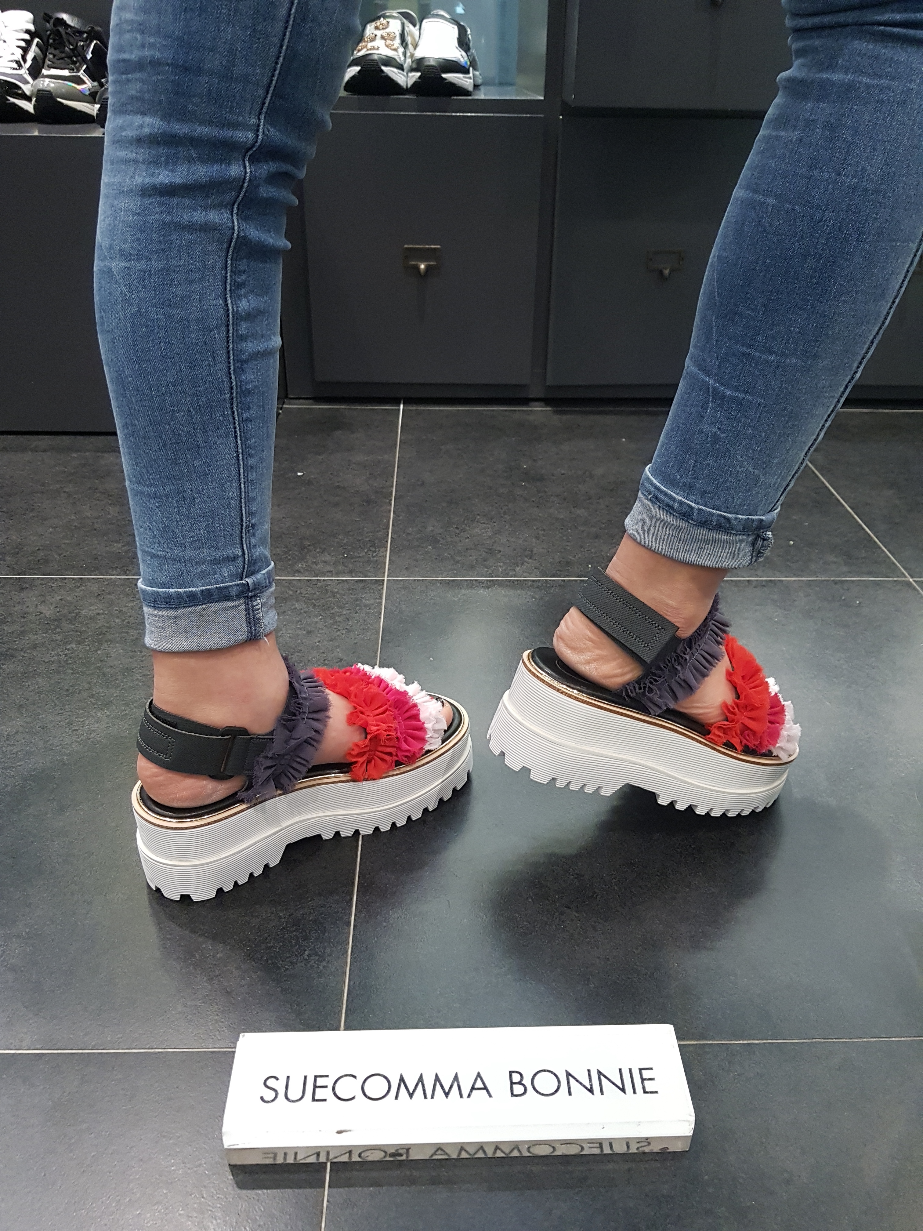 <b><p>Shu Comma Bonnie Can Kg sdal DG2BM17038RED</p></b><b><p>シューコンマみる カンカン2 サンダル DG2BM17038RED かわいい ラブリーな</p></b><br /><br /><p align='center'>