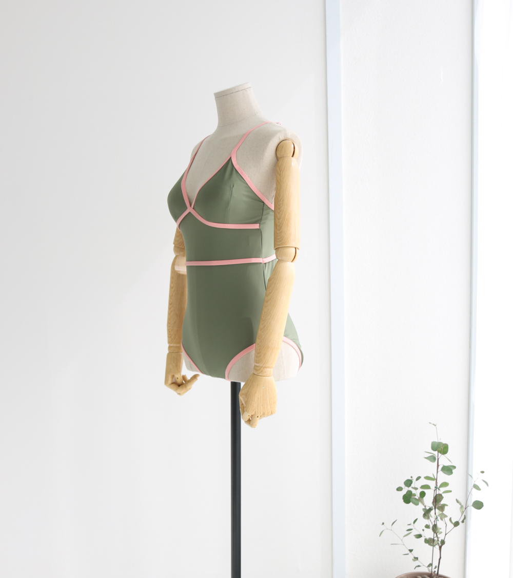 <b><p>Retro line piece swimsuit Monoki Sexy Bee</p></b><b><p>レトロ ライン ワンピース 水着 モノキニ セクシー非 スイムスーツ 豪華な 配色</p></b><br /><br /><p align='center'>