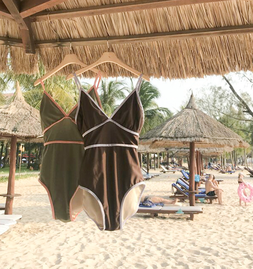 <b><p>Retro line piece swimsuit Monoki Sexy Bee</p></b><b><p>レトロ ライン ワンピース 水着 モノキニ セクシー非 スイムスーツ 豪華な 配色</p></b><br /><br /><p align='center'>