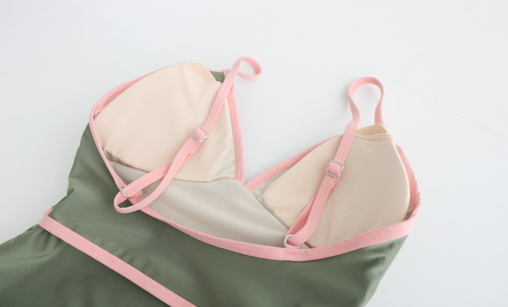 <b><p>Retro line piece swimsuit Monoki Sexy Bee</p></b><b><p>レトロ ライン ワンピース 水着 モノキニ セクシー非 スイムスーツ 豪華な 配色</p></b><br /><br /><p align='center'>