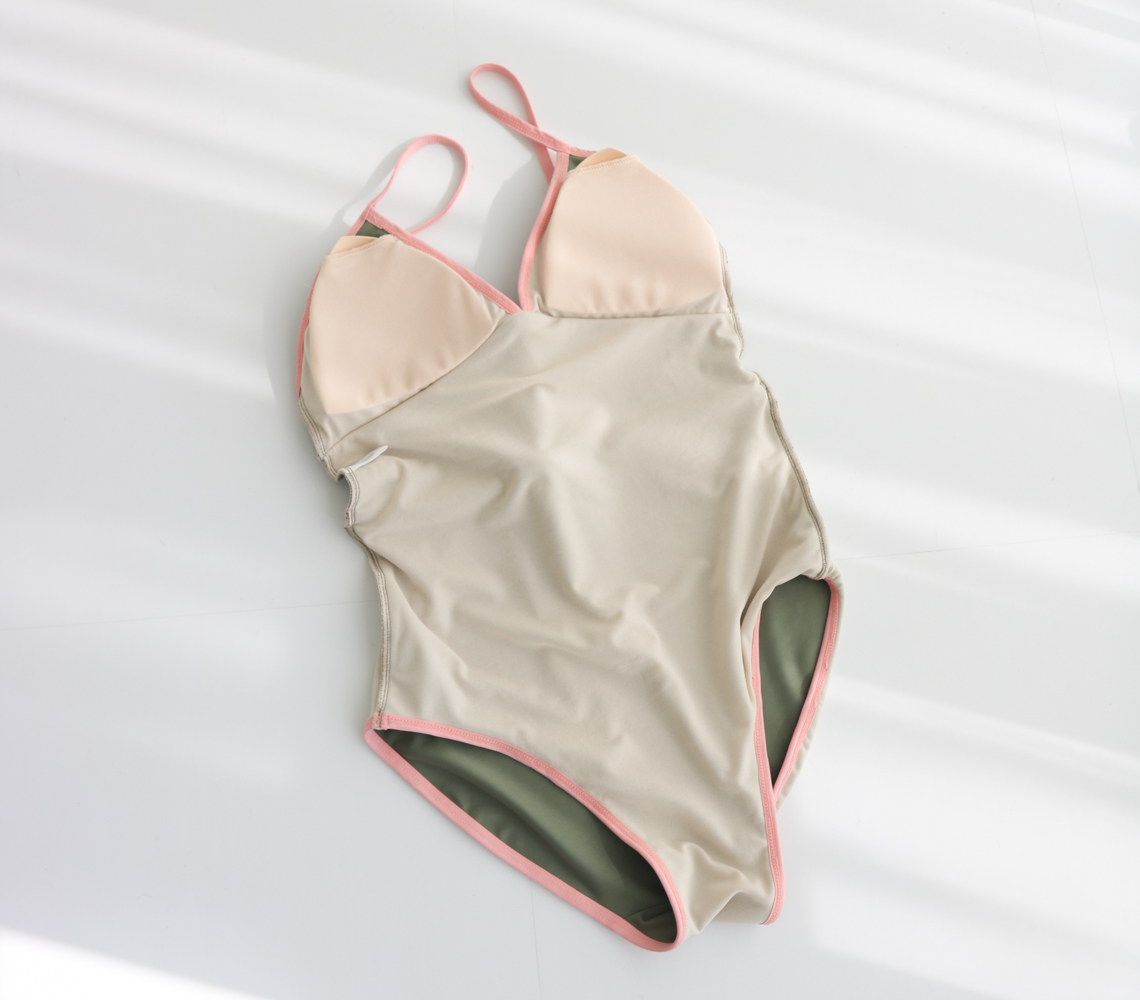 <b><p>Retro line piece swimsuit Monoki Sexy Bee</p></b><b><p>レトロ ライン ワンピース 水着 モノキニ セクシー非 スイムスーツ 豪華な 配色</p></b><br /><br /><p align='center'>