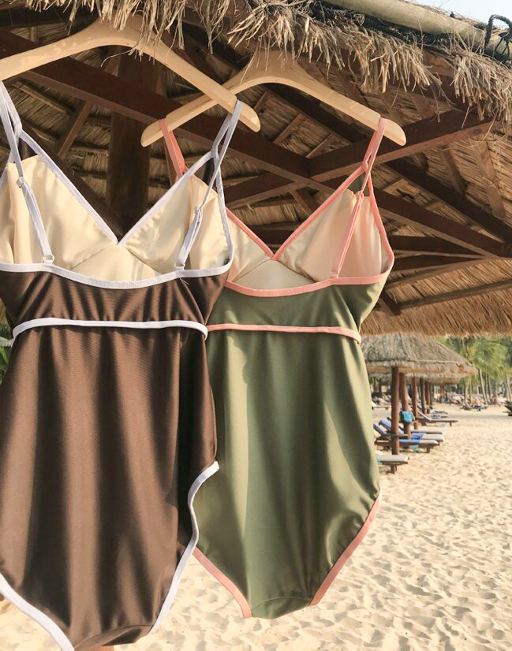 <b><p>Retro line piece swimsuit Monoki Sexy Bee</p></b><b><p>レトロ ライン ワンピース 水着 モノキニ セクシー非 スイムスーツ 豪華な 配色</p></b><br /><br /><p align='center'>