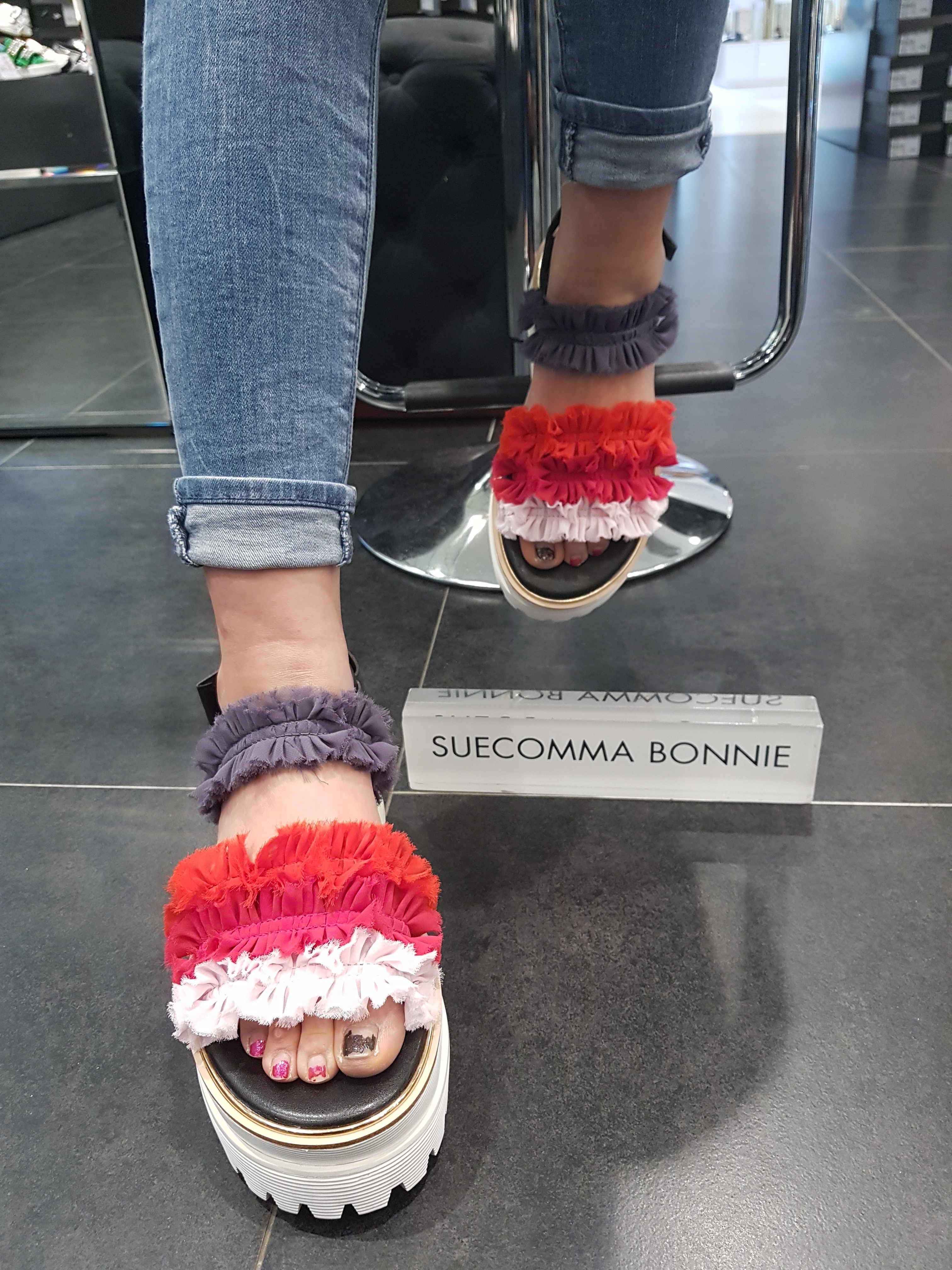 <b><p>Shu Comma Bonnie Can Kg sdal DG2BM17038RED</p></b><b><p>シューコンマみる カンカン2 サンダル DG2BM17038RED かわいい ラブリーな</p></b><br /><br /><p align='center'>