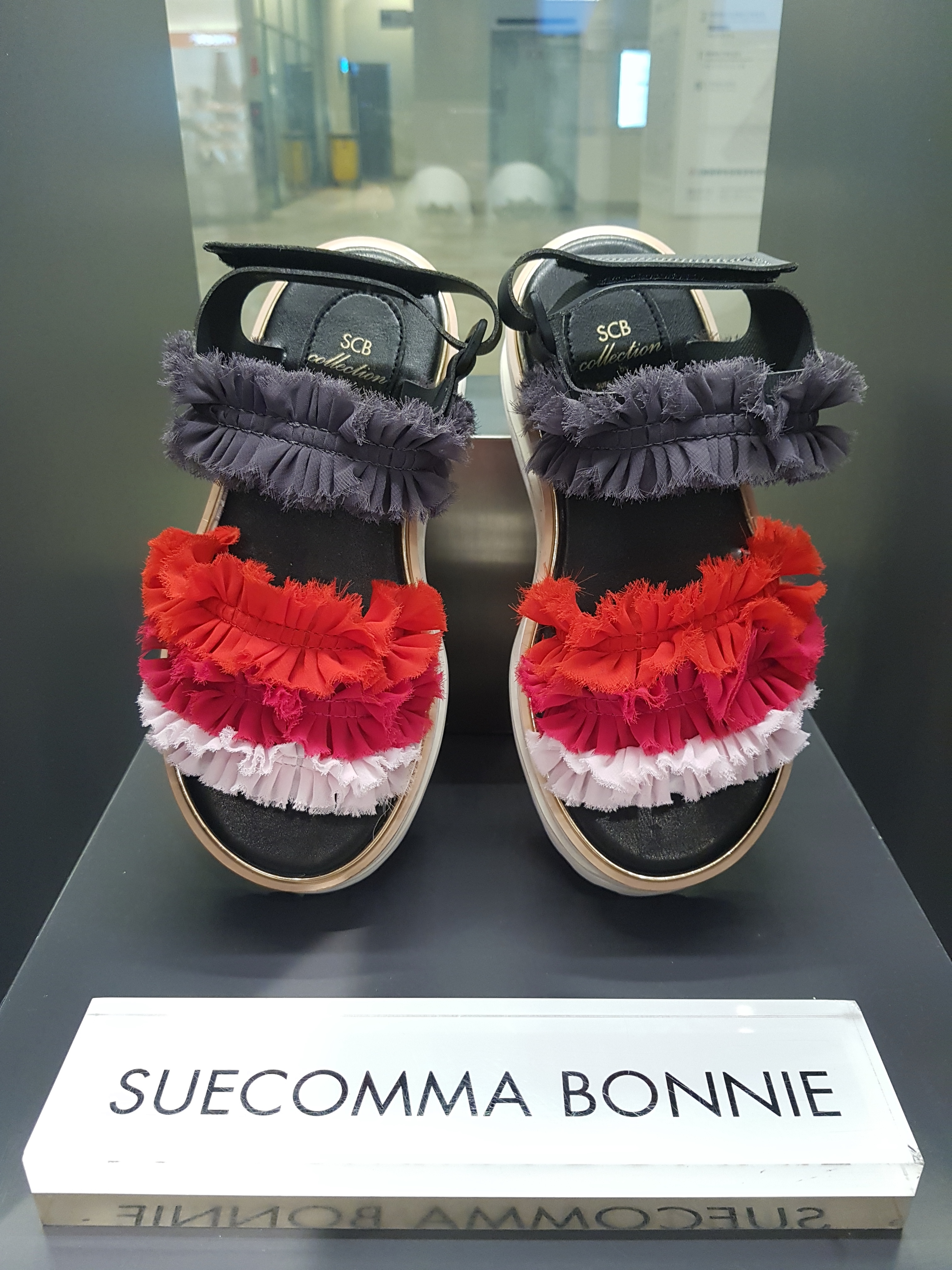 <b><p>Shu Comma Bonnie Can Kg sdal DG2BM17038RED</p></b><b><p>シューコンマみる カンカン2 サンダル DG2BM17038RED かわいい ラブリーな</p></b><br /><br /><p align='center'>