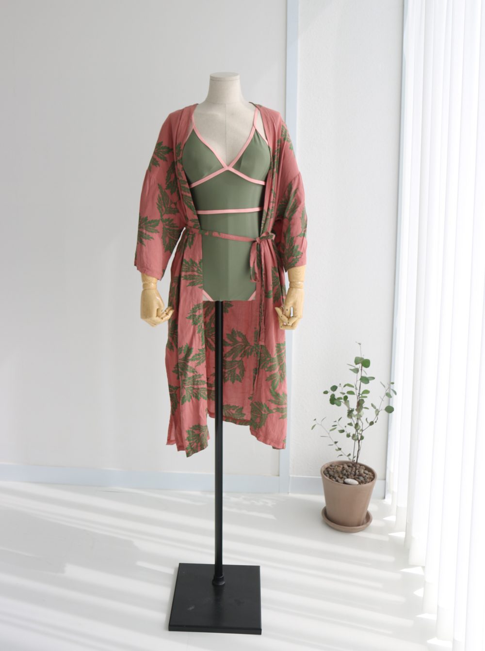 <b><p>Retro line piece swimsuit Monoki Sexy Bee</p></b><b><p>レトロ ライン ワンピース 水着 モノキニ セクシー非 スイムスーツ 豪華な 配色</p></b><br /><br /><p align='center'>