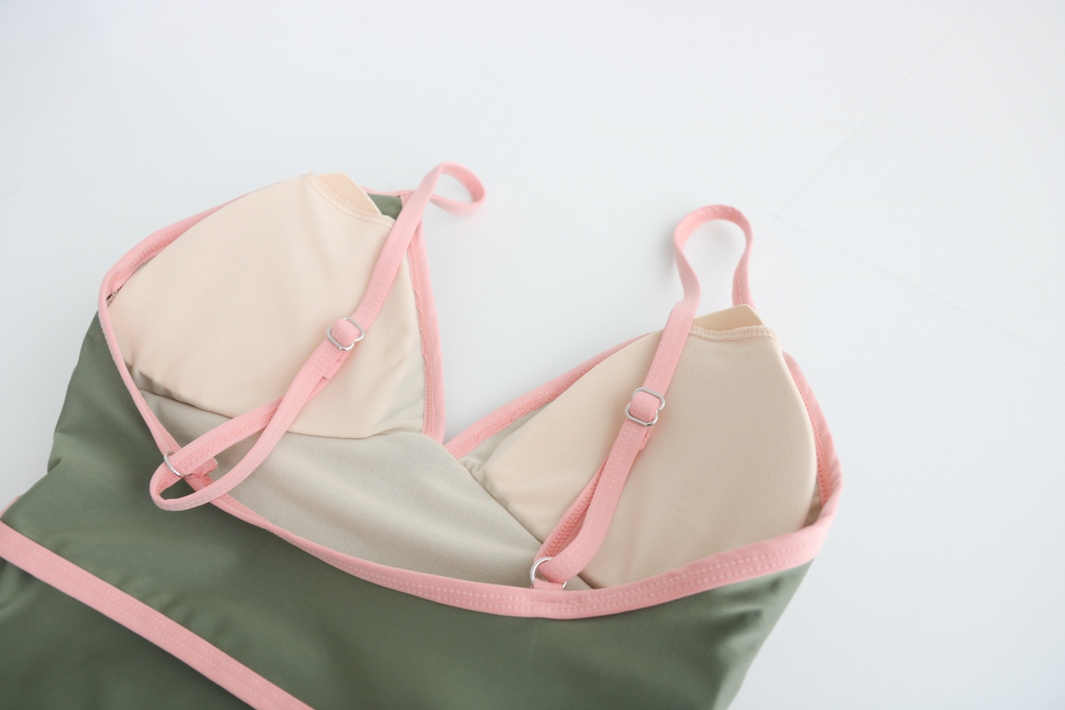 <b><p>Retro line piece swimsuit Monoki Sexy Bee</p></b><b><p>レトロ ライン ワンピース 水着 モノキニ セクシー非 スイムスーツ 豪華な 配色</p></b><br /><br /><p align='center'>