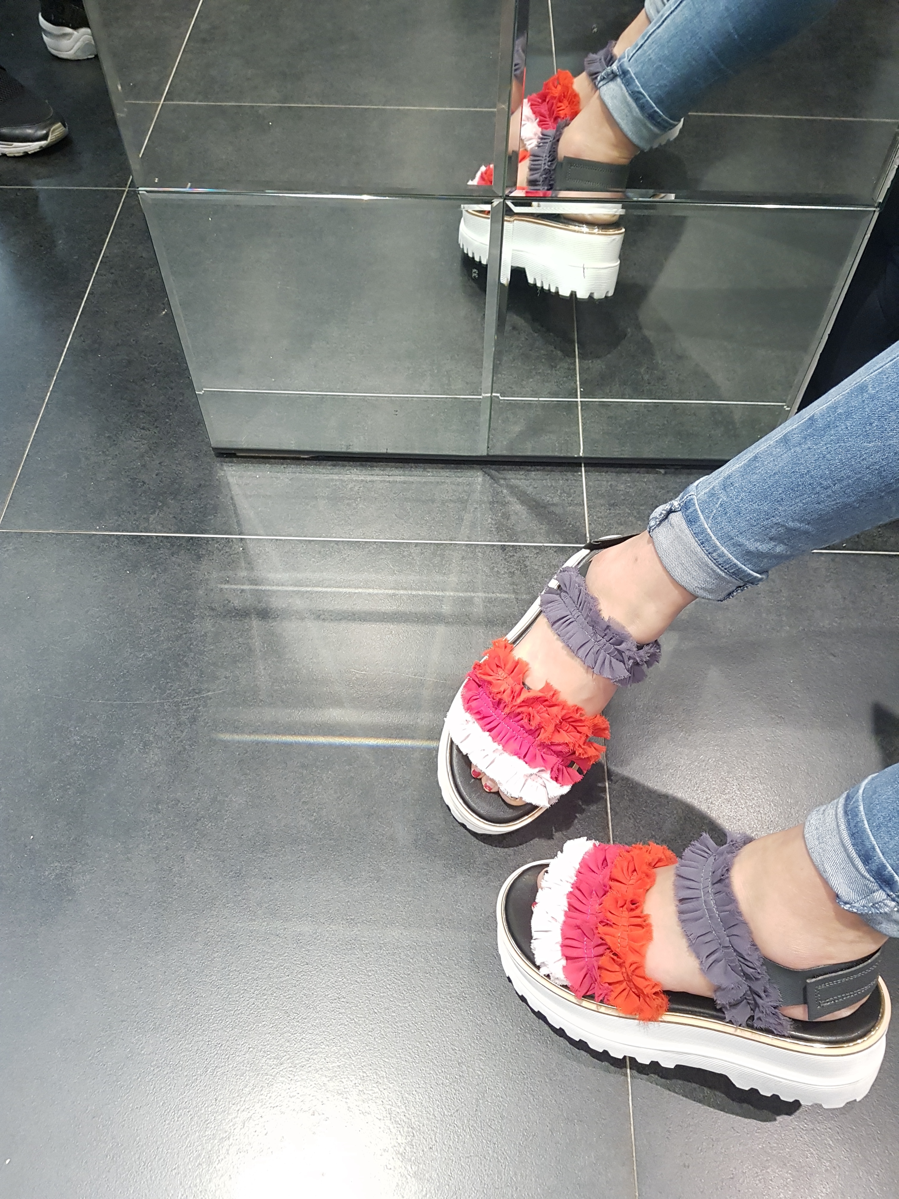 <b><p>Shu Comma Bonnie Can Kg sdal DG2BM17038RED</p></b><b><p>シューコンマみる カンカン2 サンダル DG2BM17038RED かわいい ラブリーな</p></b><br /><br /><p align='center'>