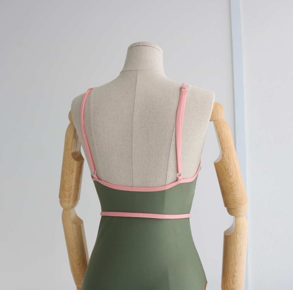 <b><p>Retro line piece swimsuit Monoki Sexy Bee</p></b><b><p>レトロ ライン ワンピース 水着 モノキニ セクシー非 スイムスーツ 豪華な 配色</p></b><br /><br /><p align='center'>