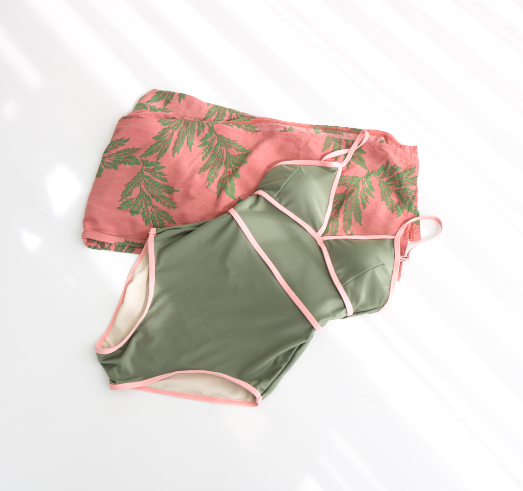 <b><p>Retro line piece swimsuit Monoki Sexy Bee</p></b><b><p>レトロ ライン ワンピース 水着 モノキニ セクシー非 スイムスーツ 豪華な 配色</p></b><br /><br /><p align='center'>