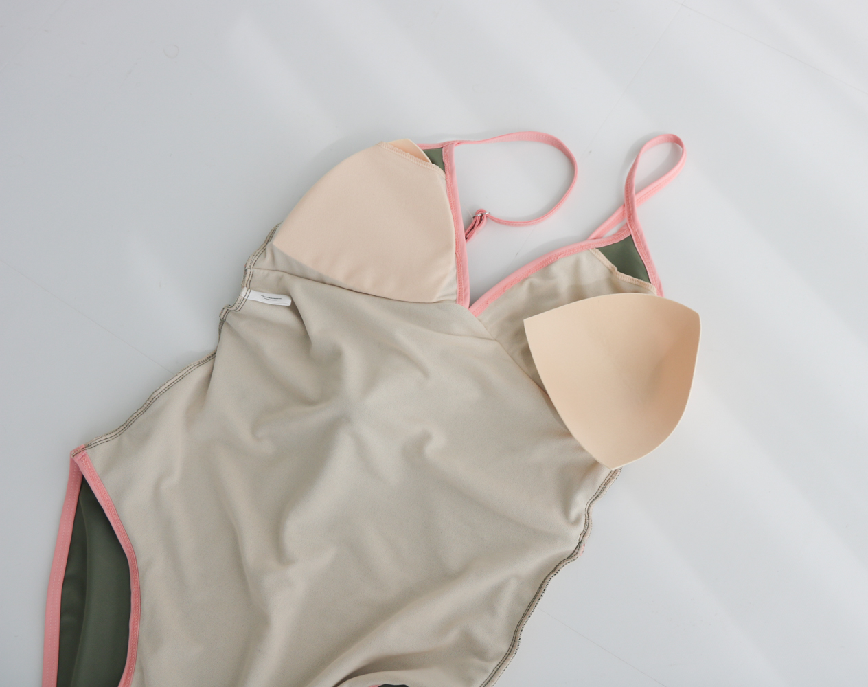 <b><p>Retro line piece swimsuit Monoki Sexy Bee</p></b><b><p>レトロ ライン ワンピース 水着 モノキニ セクシー非 スイムスーツ 豪華な 配色</p></b><br /><br /><p align='center'>