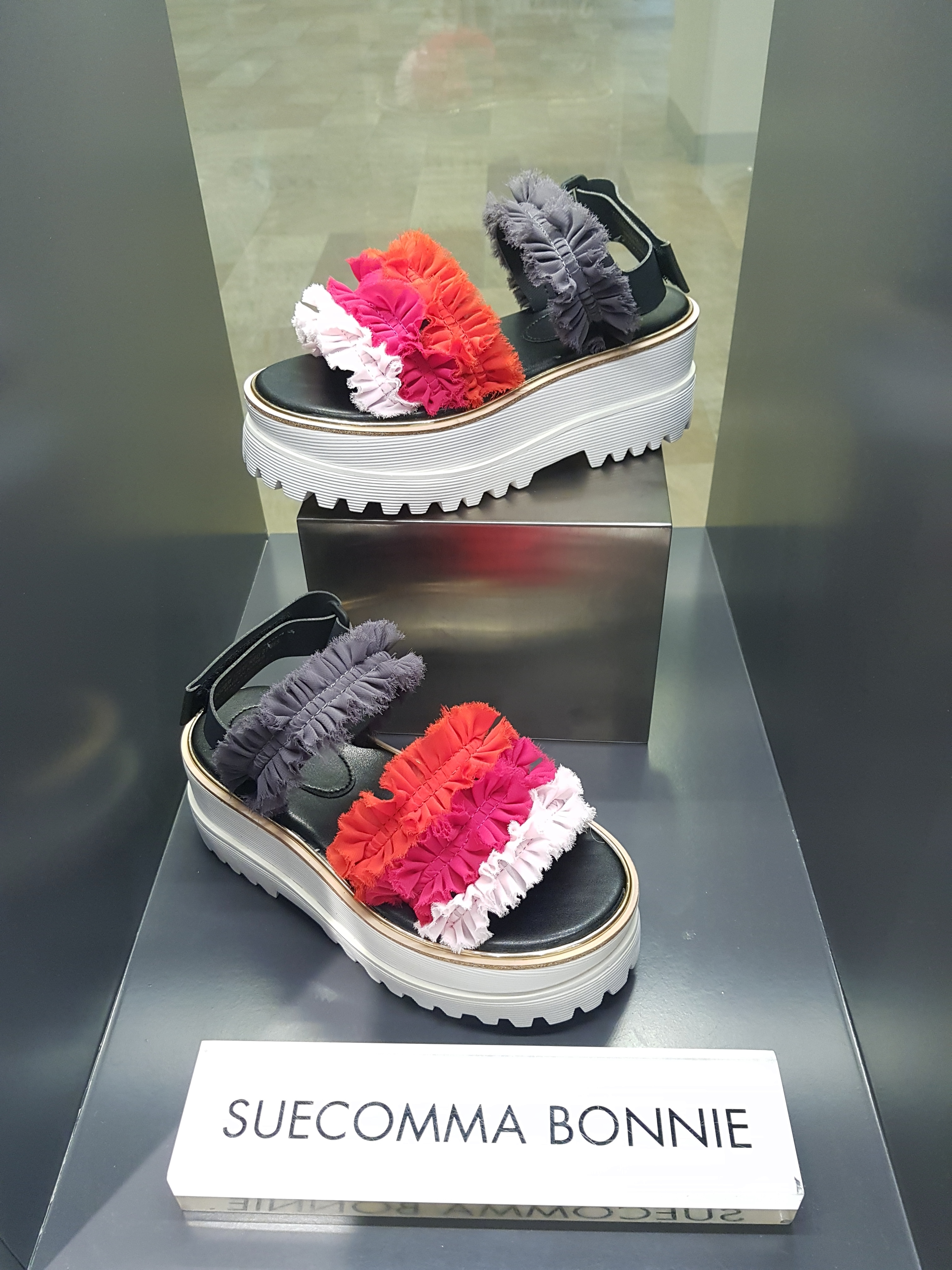 <b><p>Shu Comma Bonnie Can Kg sdal DG2BM17038RED</p></b><b><p>シューコンマみる カンカン2 サンダル DG2BM17038RED かわいい ラブリーな</p></b><br /><br /><p align='center'>