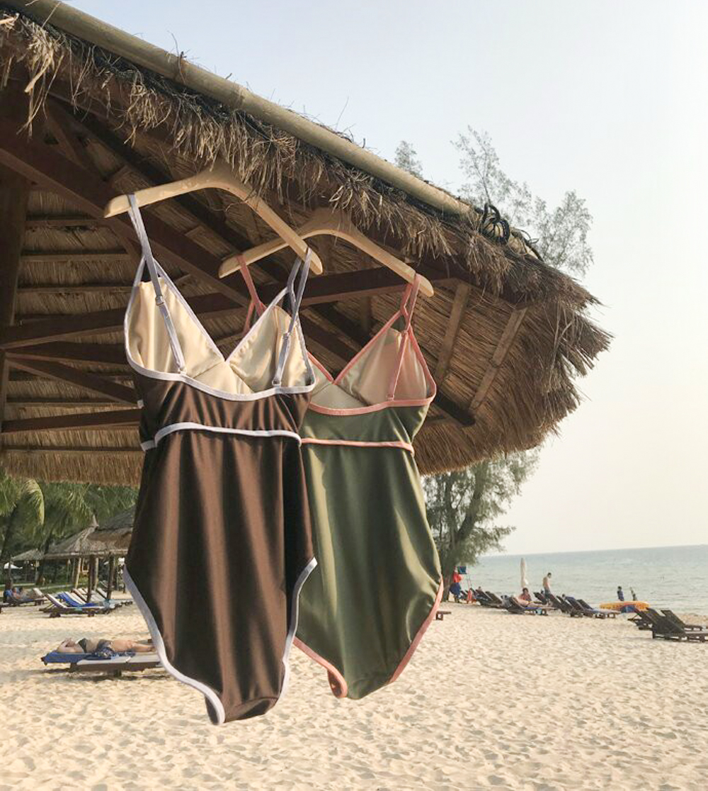 <b><p>Retro line piece swimsuit Monoki Sexy Bee</p></b><b><p>レトロ ライン ワンピース 水着 モノキニ セクシー非 スイムスーツ 豪華な 配色</p></b><br /><br /><p align='center'>