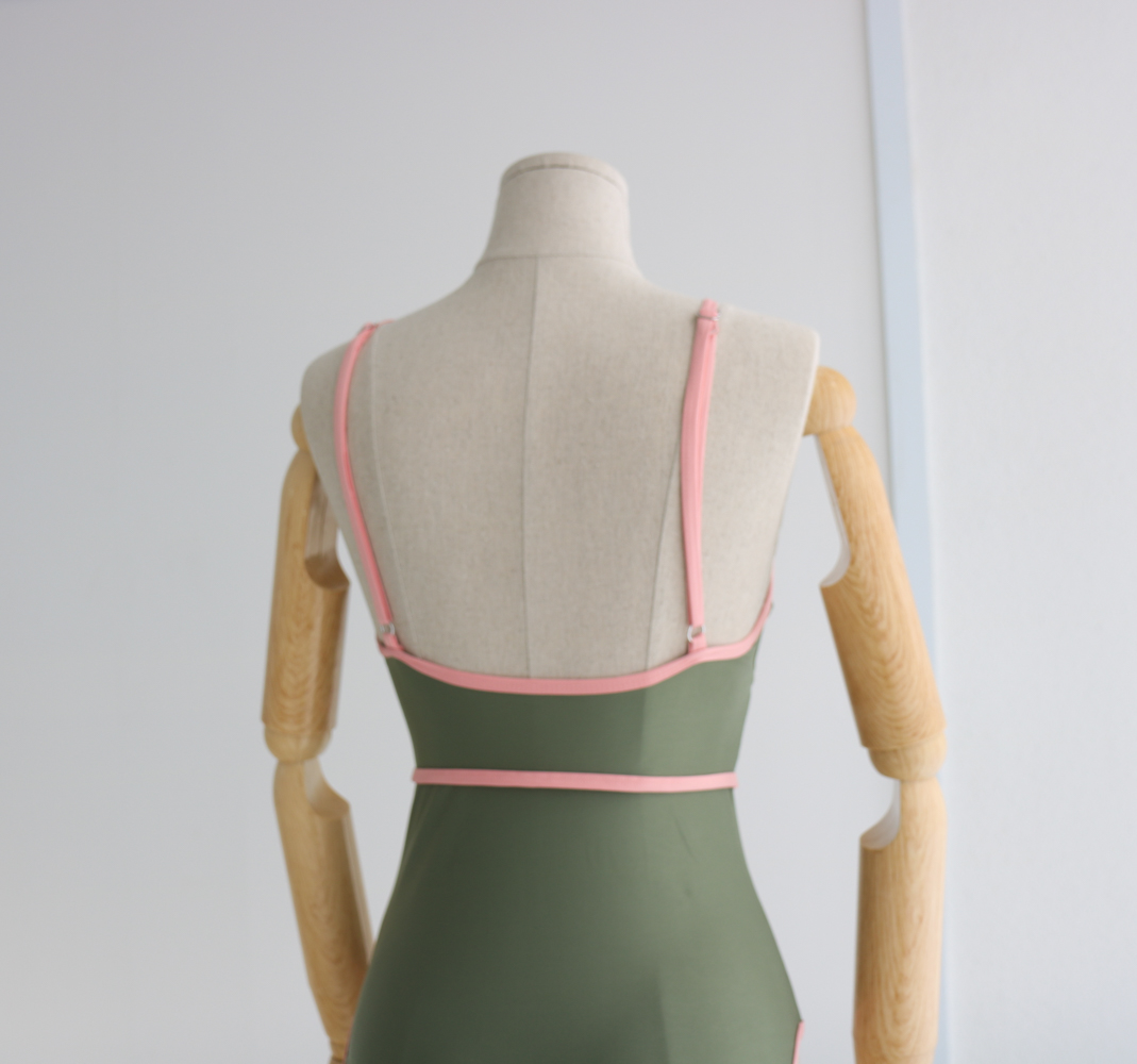 <b><p>Retro line piece swimsuit Monoki Sexy Bee</p></b><b><p>レトロ ライン ワンピース 水着 モノキニ セクシー非 スイムスーツ 豪華な 配色</p></b><br /><br /><p align='center'>