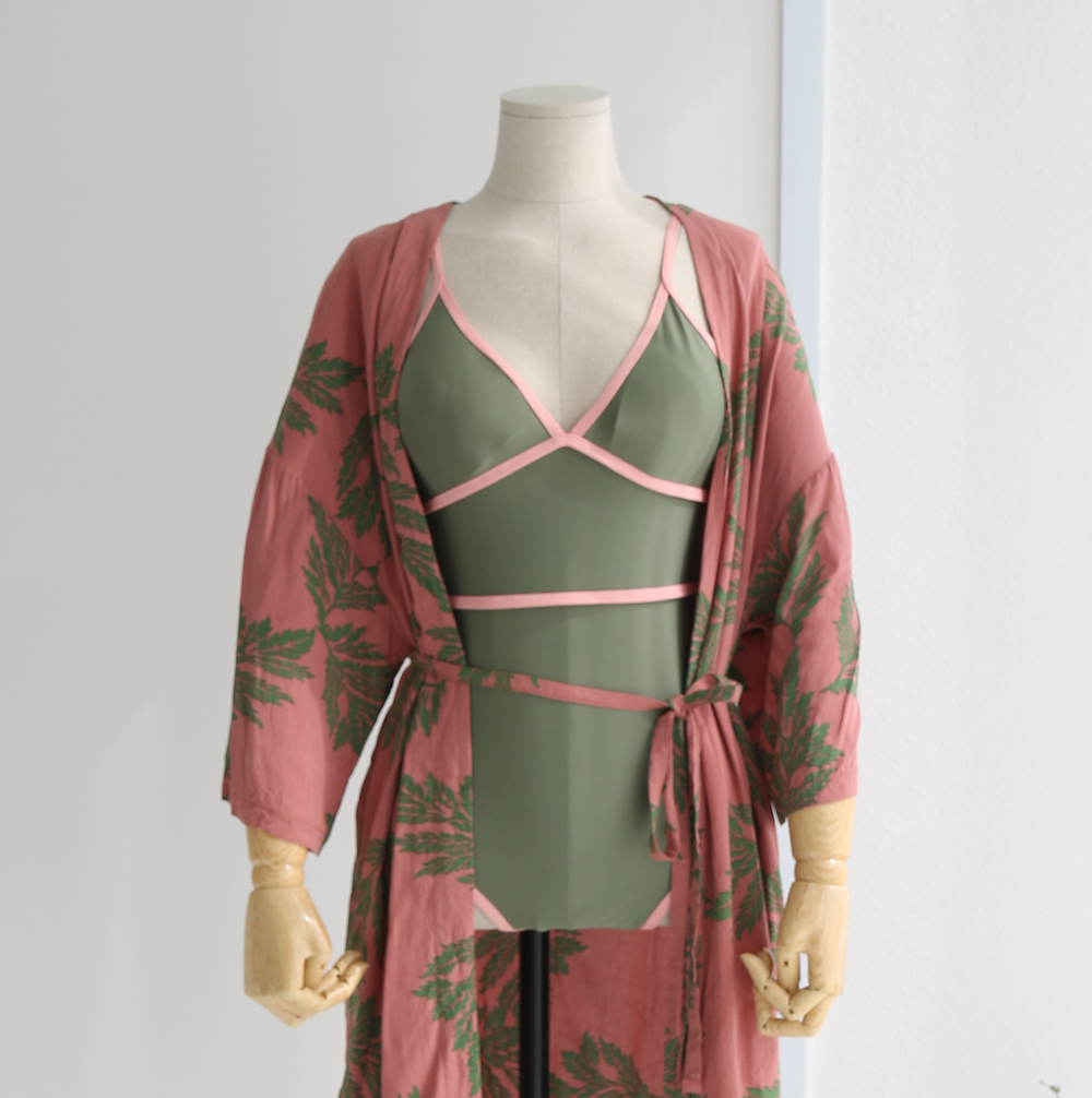 <b><p>Retro line piece swimsuit Monoki Sexy Bee</p></b><b><p>レトロ ライン ワンピース 水着 モノキニ セクシー非 スイムスーツ 豪華な 配色</p></b><br /><br /><p align='center'>