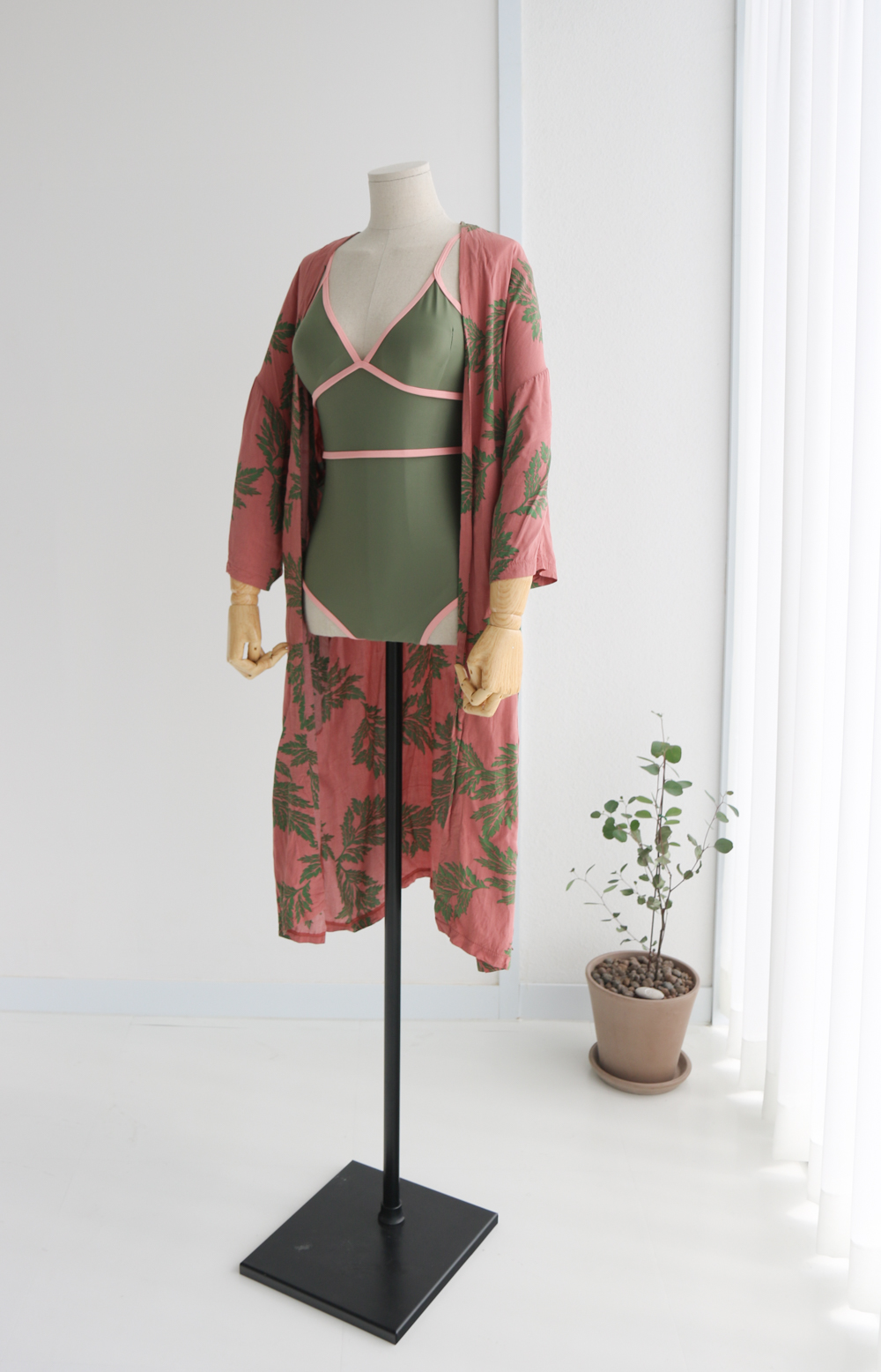 <b><p>Retro line piece swimsuit Monoki Sexy Bee</p></b><b><p>レトロ ライン ワンピース 水着 モノキニ セクシー非 スイムスーツ 豪華な 配色</p></b><br /><br /><p align='center'>