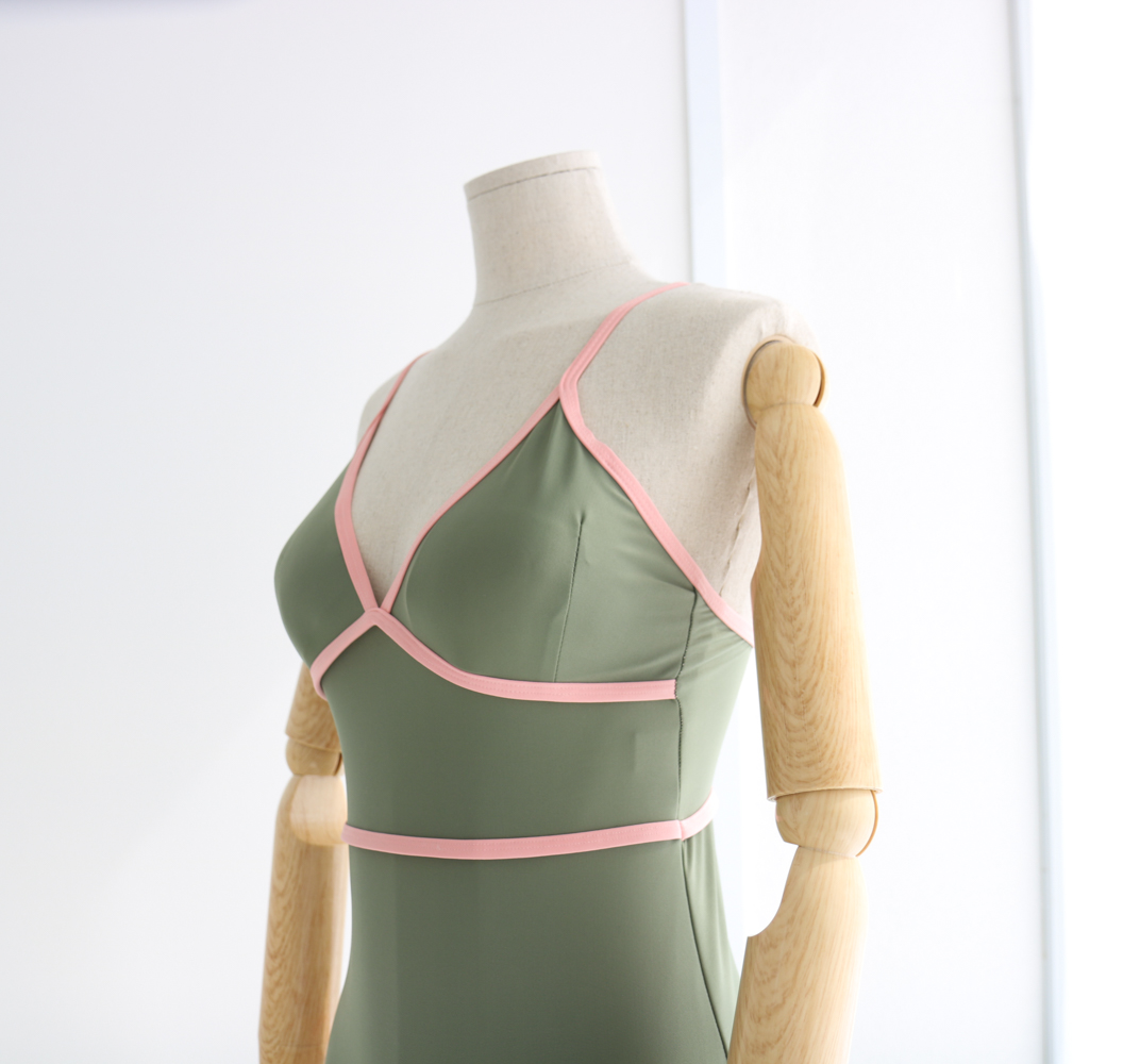 <b><p>Retro line piece swimsuit Monoki Sexy Bee</p></b><b><p>レトロ ライン ワンピース 水着 モノキニ セクシー非 スイムスーツ 豪華な 配色</p></b><br /><br /><p align='center'>