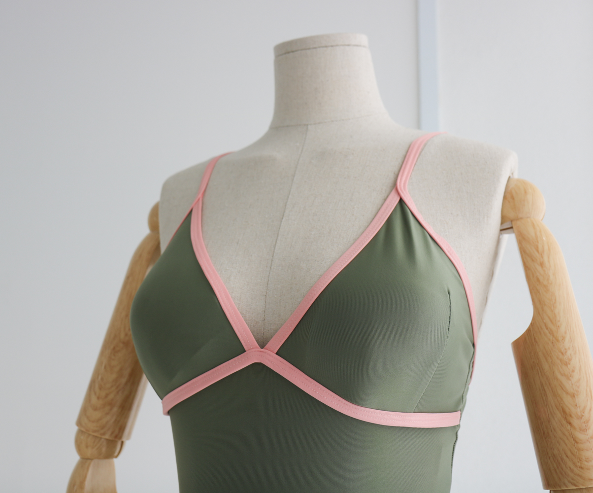 <b><p>Retro line piece swimsuit Monoki Sexy Bee</p></b><b><p>レトロ ライン ワンピース 水着 モノキニ セクシー非 スイムスーツ 豪華な 配色</p></b><br /><br /><p align='center'>