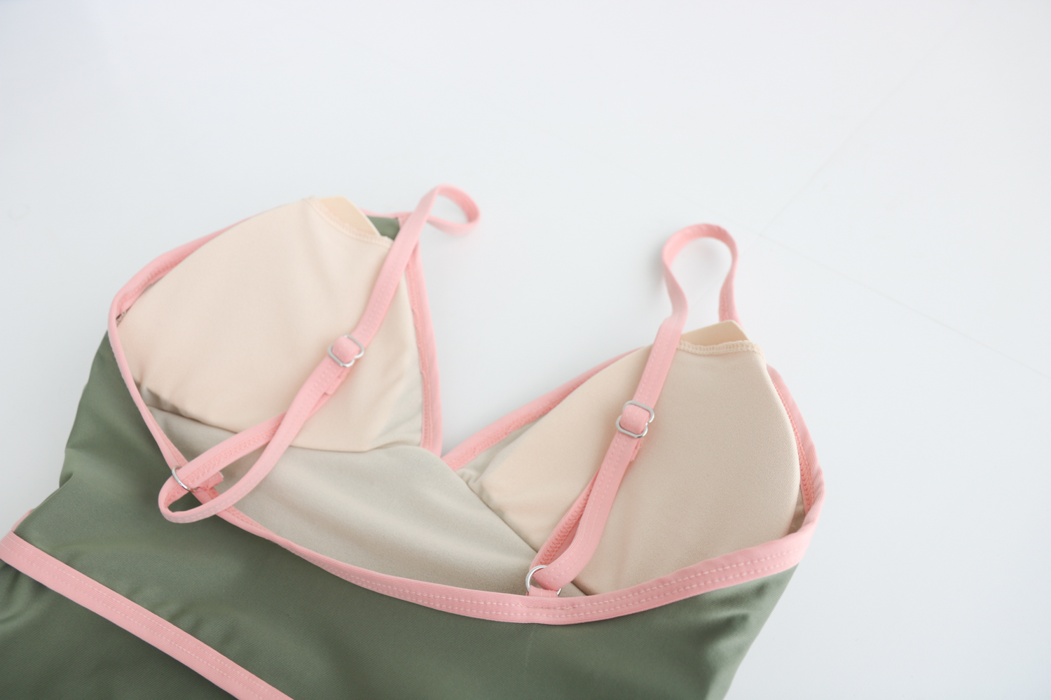 <b><p>Retro line piece swimsuit Monoki Sexy Bee</p></b><b><p>レトロ ライン ワンピース 水着 モノキニ セクシー非 スイムスーツ 豪華な 配色</p></b><br /><br /><p align='center'>