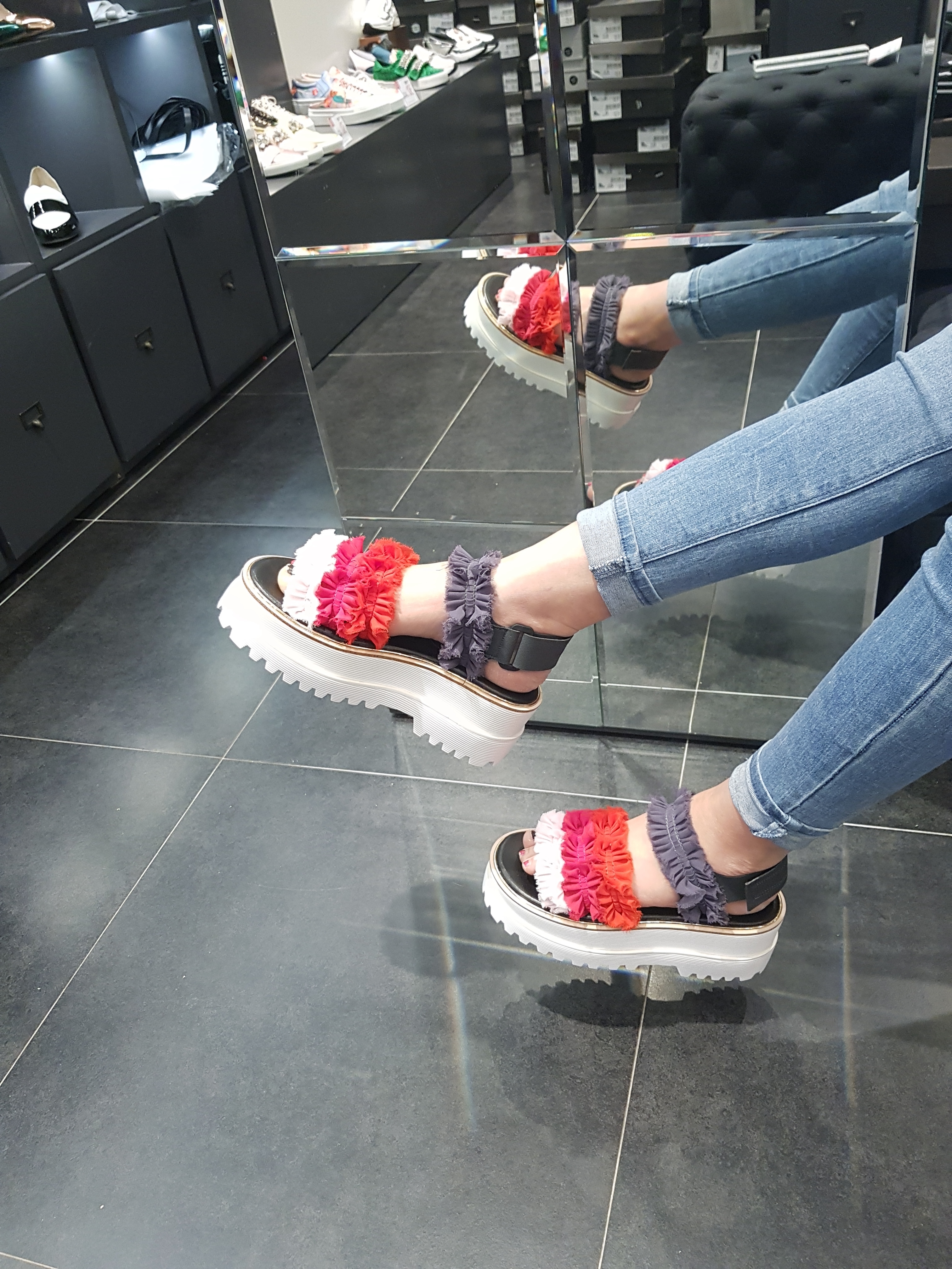 <b><p>Shu Comma Bonnie Can Kg sdal DG2BM17038RED</p></b><b><p>シューコンマみる カンカン2 サンダル DG2BM17038RED かわいい ラブリーな</p></b><br /><br /><p align='center'>