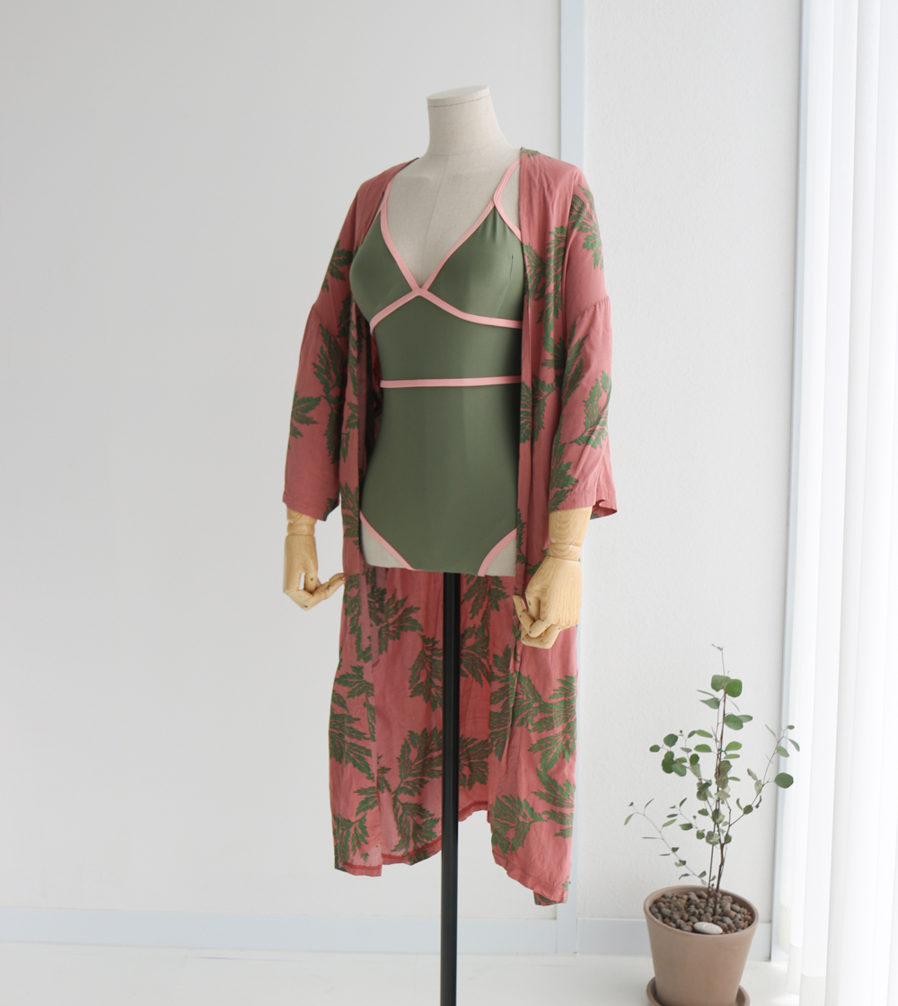 <b><p>Retro line piece swimsuit Monoki Sexy Bee</p></b><b><p>レトロ ライン ワンピース 水着 モノキニ セクシー非 スイムスーツ 豪華な 配色</p></b><br /><br /><p align='center'>