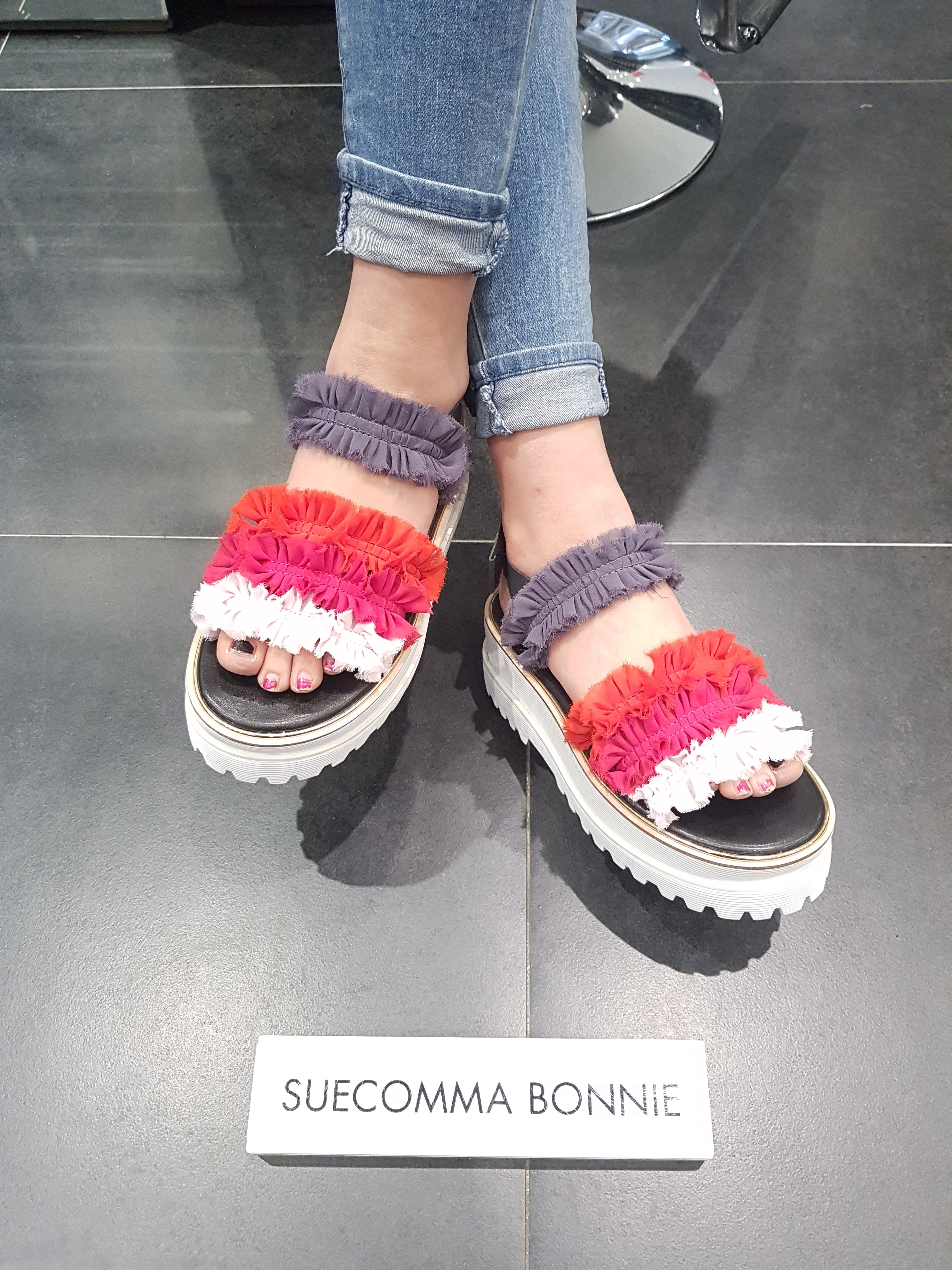 <b><p>Shu Comma Bonnie Can Kg sdal DG2BM17038RED</p></b><b><p>シューコンマみる カンカン2 サンダル DG2BM17038RED かわいい ラブリーな</p></b><br /><br /><p align='center'>